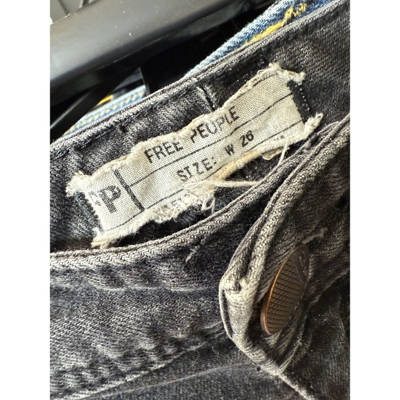 Free People Women's Destroyed Skinny Jeans Size 26 Raw Hem Carbon Black Crop - Picture 2 of 3
